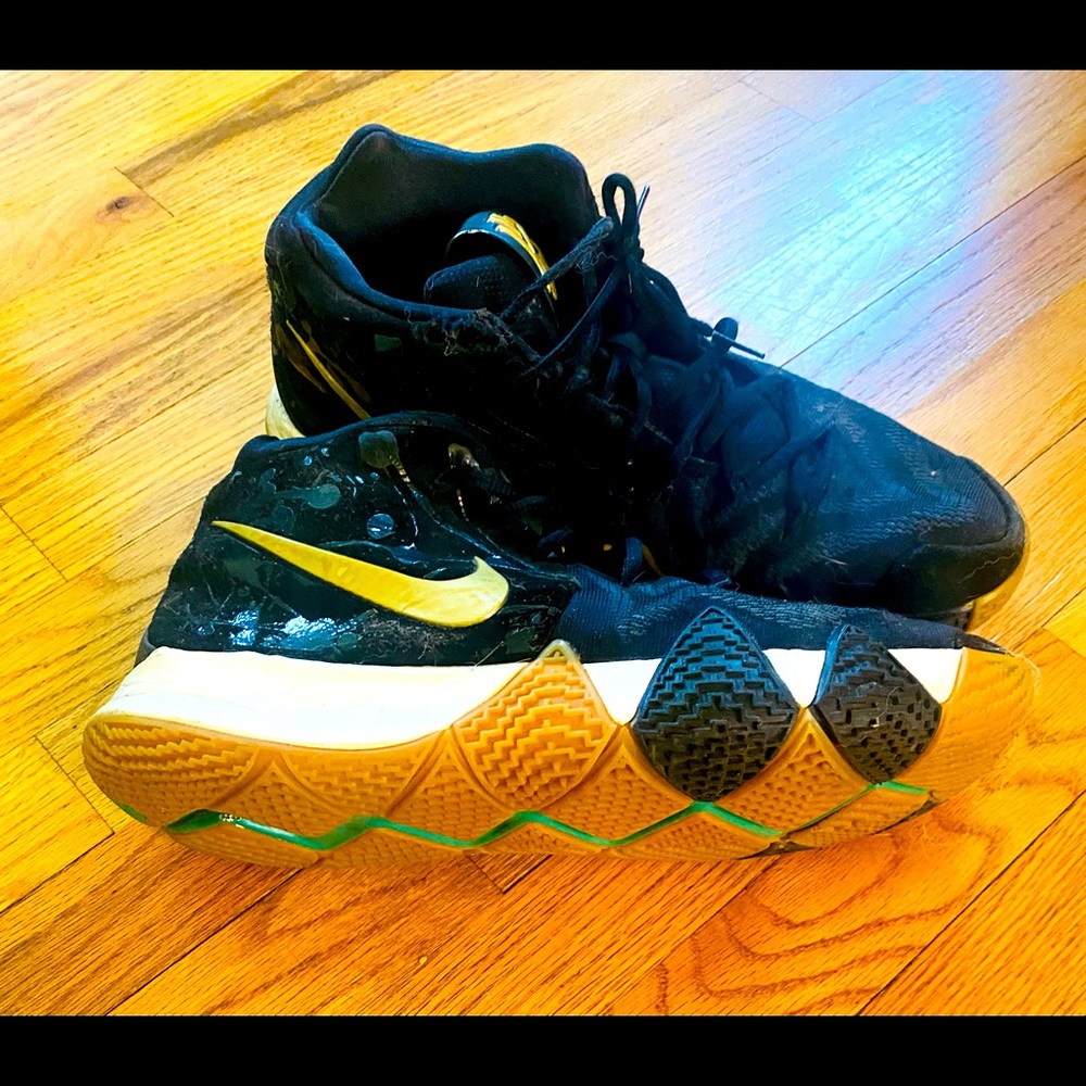 Kyrie Irving mens size 12 nike basketball shoes